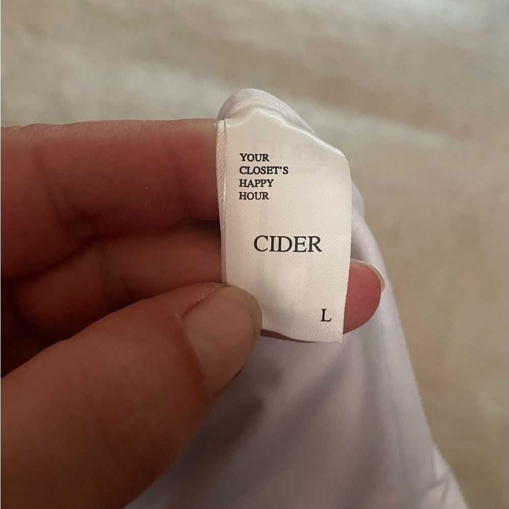 Cider White Garment - Picture 2 of 2